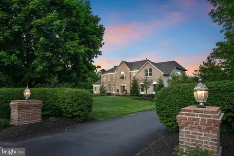 16 Hibbs Ln, New Hope, PA 18938