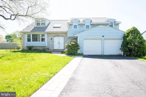 815 Lorraine Dr, Warrington, PA 18976