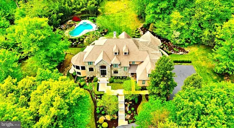 14 Great Hills Rd, New Hope, PA 18938