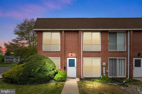 207 Saratoga Ct, Warminster, PA 18974