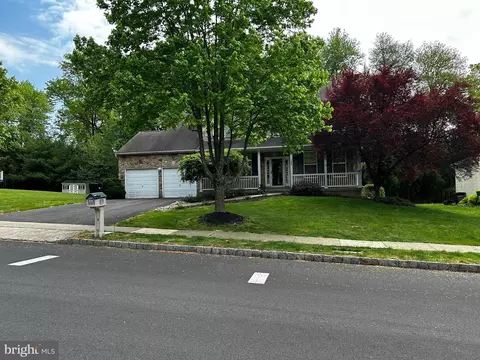 145 Redstone Dr, Warrington, PA 18976