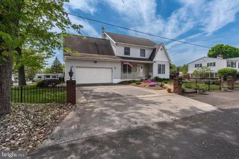220 Hemlock Ave, Bensalem, PA 19020