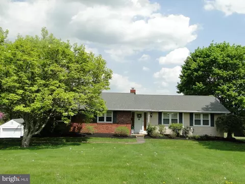 1635 Hillside Dr, Quakertown, PA 18951