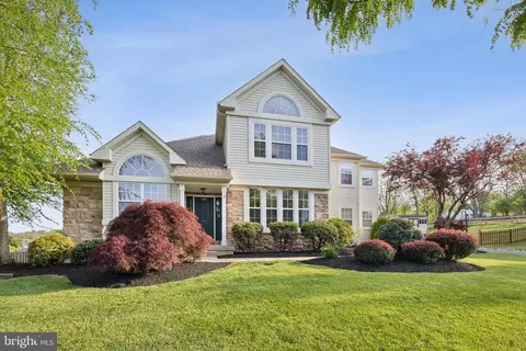 308 Sunrise Ct, Chalfont, PA 18914