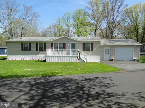 11 Maple Dr, Quakertown, PA 18951