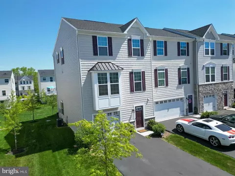 321 Pin Oak Ln, Perkasie, PA 18944