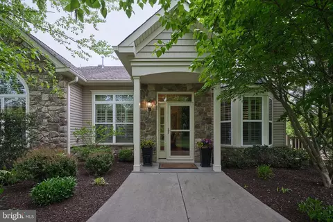 194 Willow Dr, Newtown, PA 18940