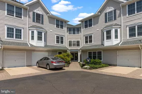 42 W College Ave #215, Yardley, PA 19067