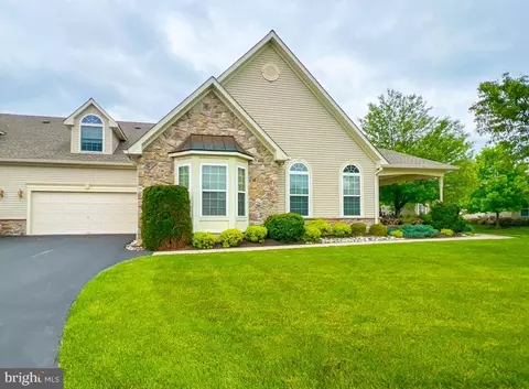 160 Shady Brook Dr, Langhorne, PA 19047