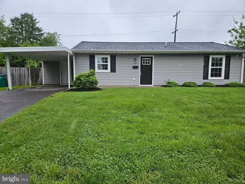 407 Stonybrook Dr, Levittown, PA 19055