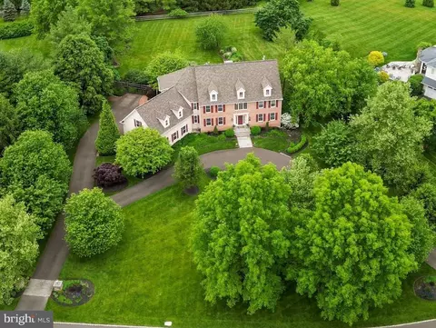 4 Greenbriar Cir, Newtown, PA 18940