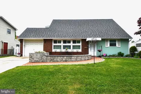 57 Kenwood Dr N, Levittown, PA 19055