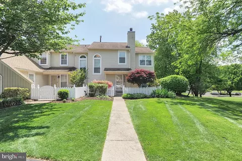 1612 Mcnelis Dr, Southampton, PA 18966
