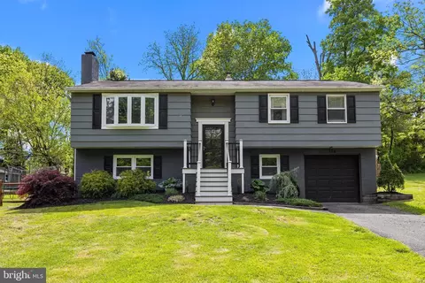 734 Skunk Hollow Rd, Chalfont, PA 18914