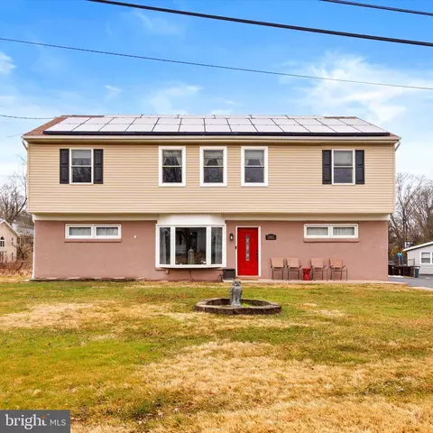 2012 Lockwood Ln, Feasterville Trevose, PA 19053