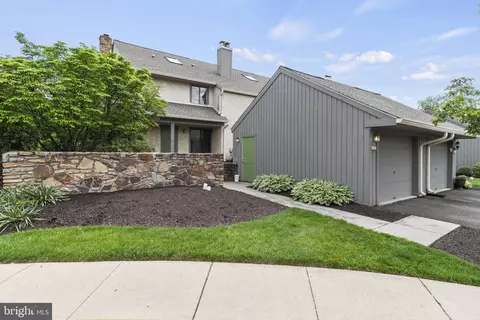 240 Clover Hill Ct, Yardley, PA 19067