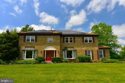 2031 Country Club Dr, Doylestown, PA 18901