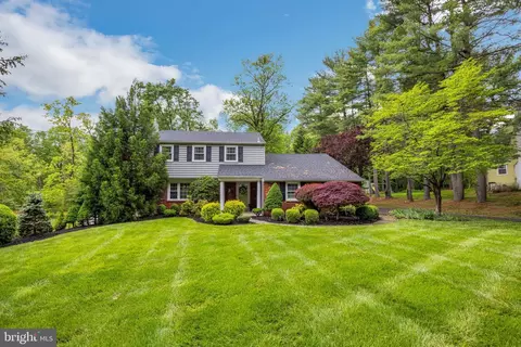 17 Delaware Rim Dr, Yardley, PA 19067