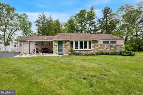 21 Hilltop Rd, Feasterville Trevose, PA 19053