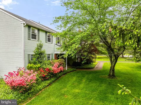 195 Grasshopper Dr, Warminster, PA 18974