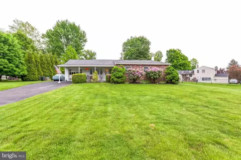 30 Meadow Ln, Richboro, PA 18954