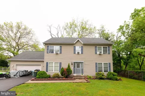 3896 Newportville Rd, Levittown, PA 19056