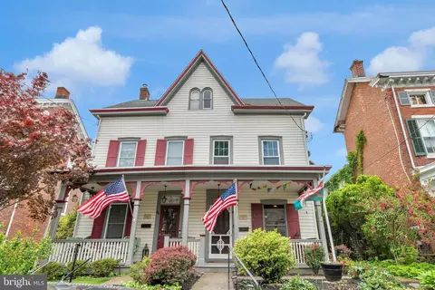82 S Clinton St, Doylestown, PA 18901