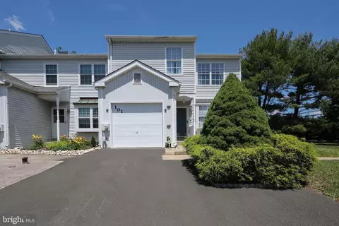 101 Forge Ln, Feasterville Trevose, PA 19053