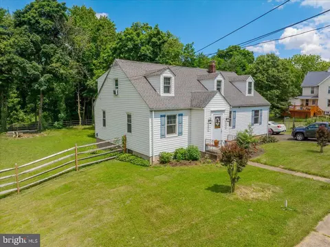 21 Chase Ave, Warminster, PA 18974