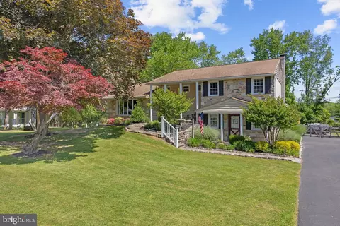 951 Hillside Dr, Southampton, PA 18966