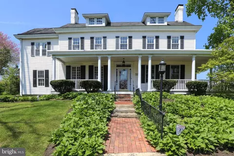 353 E State St, Doylestown, PA 18901 photo 1