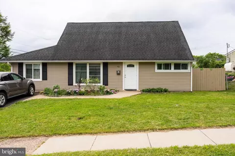 43 Camellia Rd, Levittown, PA 19057