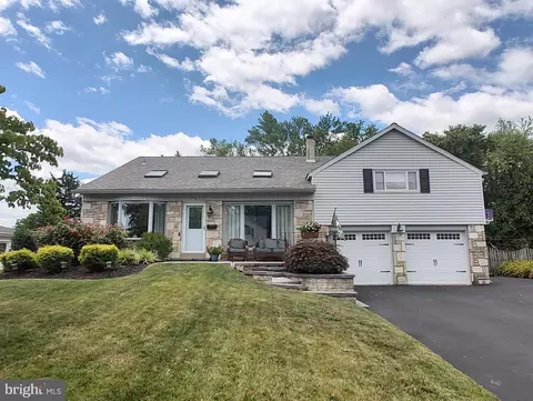 798 Meadowood Ln, Warminster, PA 18974