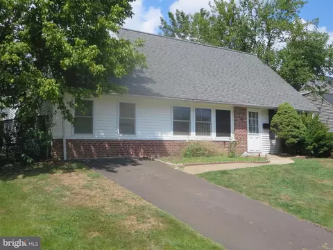 81 Indian Red Rd, Levittown, PA 19057