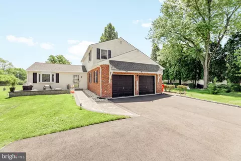 1299 Manor Dr, Warminster, PA 18974