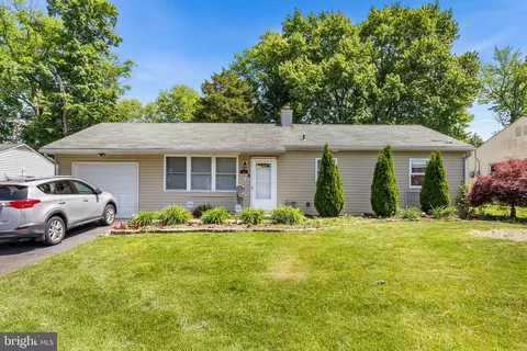 215 Wyandotte Rd, Fairless Hills, PA 19030