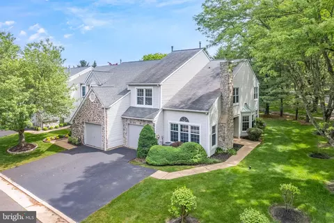 2 Gaylord Ct, Newtown, PA 18940