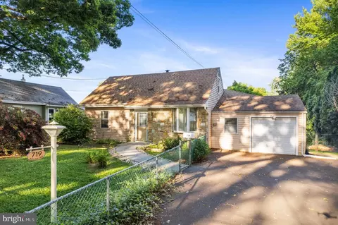 719 Walnut Ave, Langhorne, PA 19047
