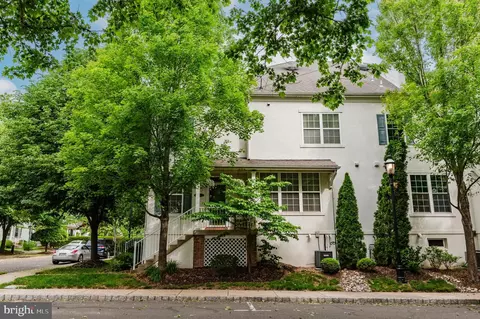 302 Lantern Dr #108, Doylestown, PA 18901