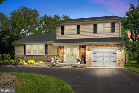 63 Glen Dr, Yardley, PA 19067