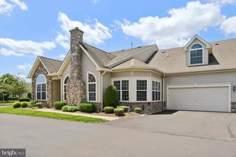 42 Five Ponds Cir, Warminster, PA 18974