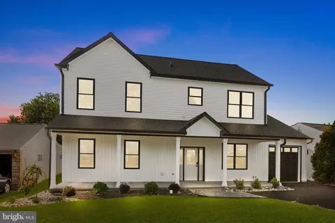 826 Austin Dr, Fairless Hills, PA 19030