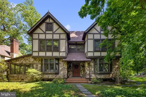 859 Crown St, Morrisville, PA 19067
