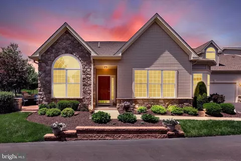 264 Willow Dr, Newtown, PA 18940