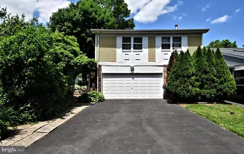 156 Commonwealth Dr, Newtown, PA 18940