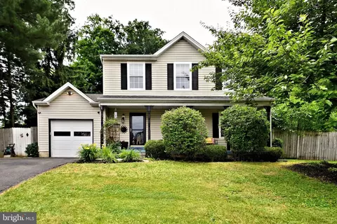1 Spruce Rd, Chalfont, PA 18914