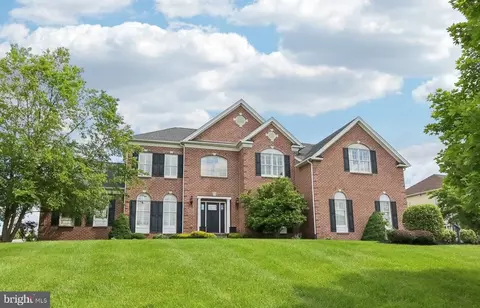 260 Jane Chapman Dr E, Newtown, PA 18940