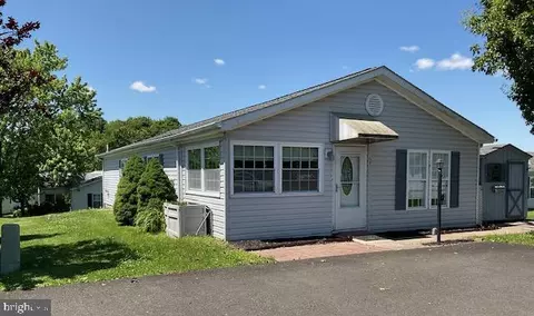 57 Wildflower Ct, New Hope, PA 18938