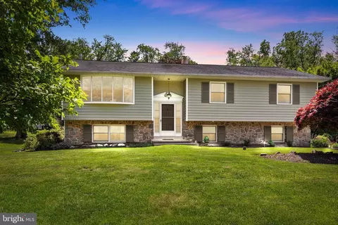 96 Austin Dr, Southampton, PA 18966
