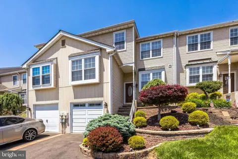 171 Forge Ln, Feasterville Trevose, PA 19053